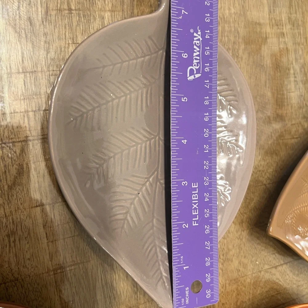 Set of 4 Leaf-Shaped Decorative Plates